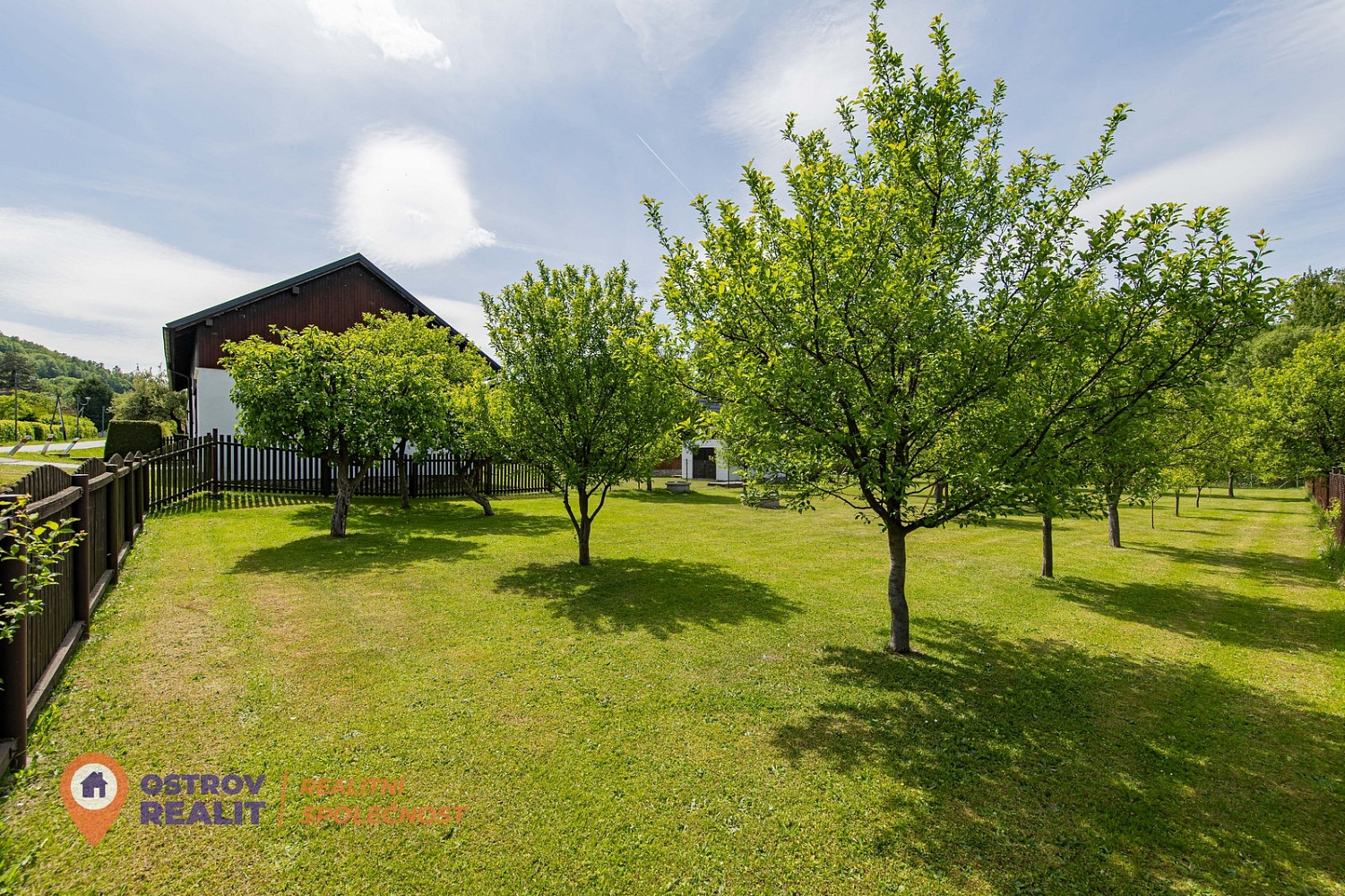 Prodej stavebního pozemku 1 432 m² – fotografie 2