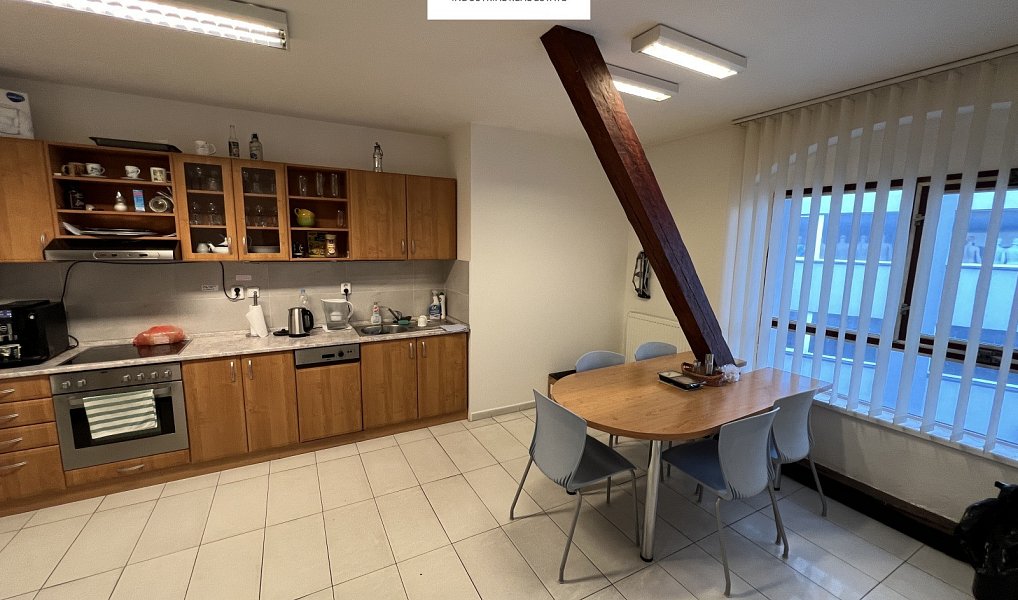 Prodej skladovacích prostor 1 088 m², Králův Dvůr – náhled fotky 22