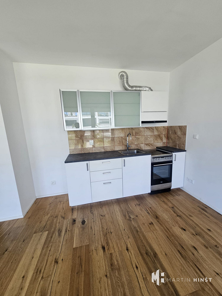 Pronájem bytu 1+kk 28 m² — photo 2