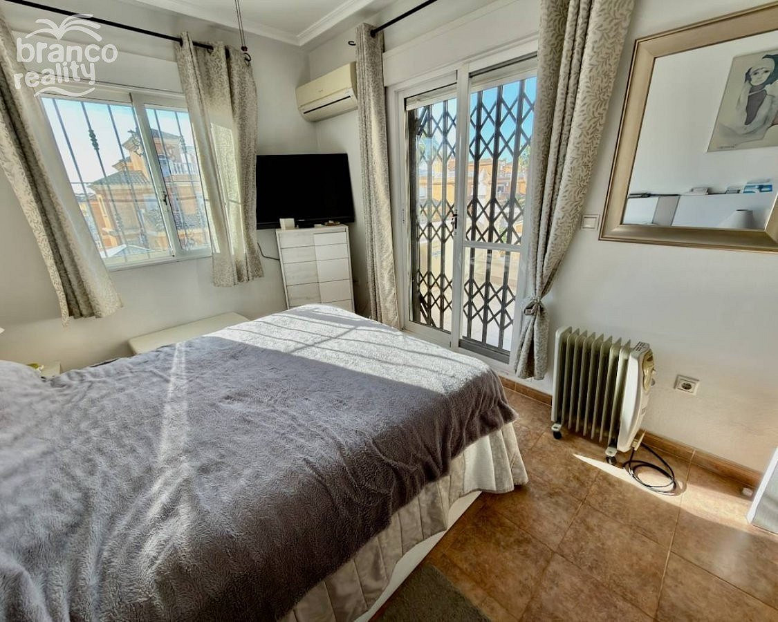 Prodej domu 180 m² s pozemkem 200 m² - Widok 6