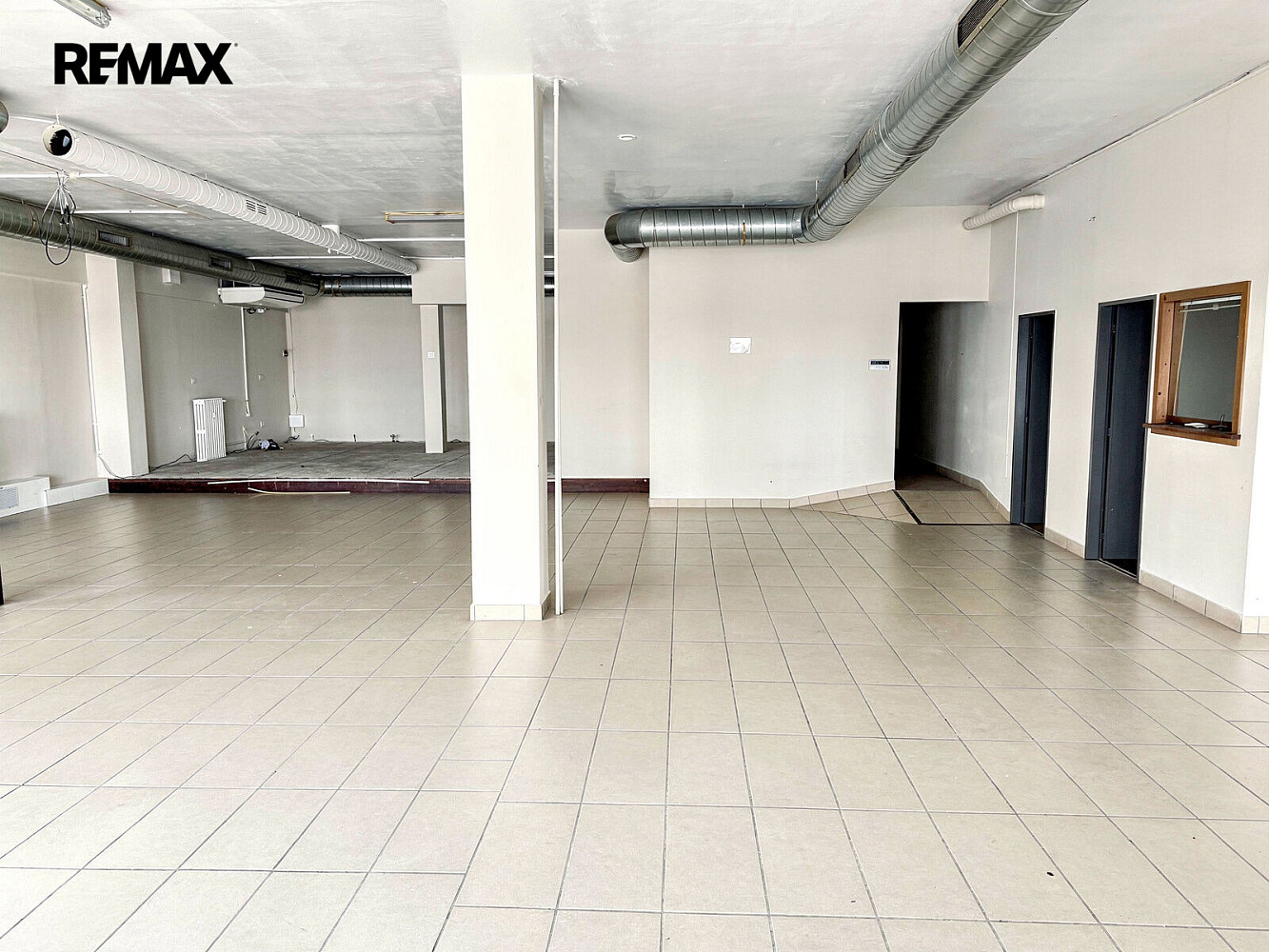 Pronájem obchodních prostor 208 m²