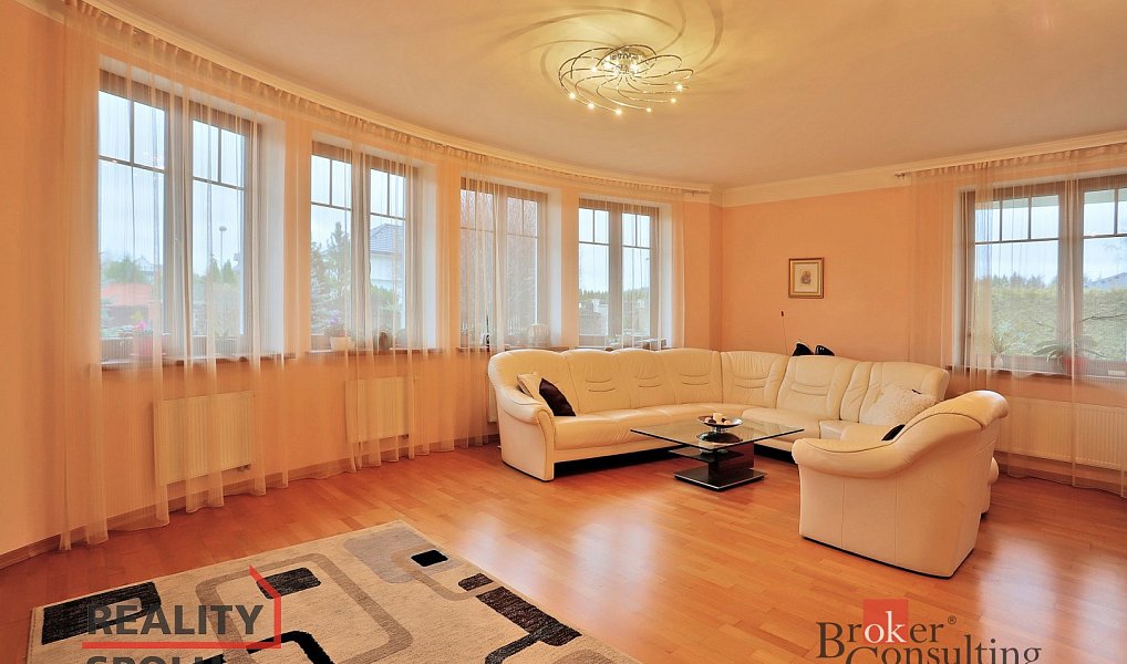 Prodej domu 550 m² s pozemkem 1 400 m², Nová Role – náhled fotky 17