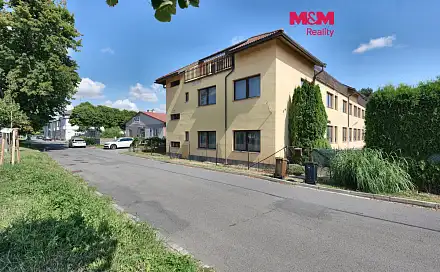 Prodej nájemního domu, činžáku 1 414 m², Kroměříž