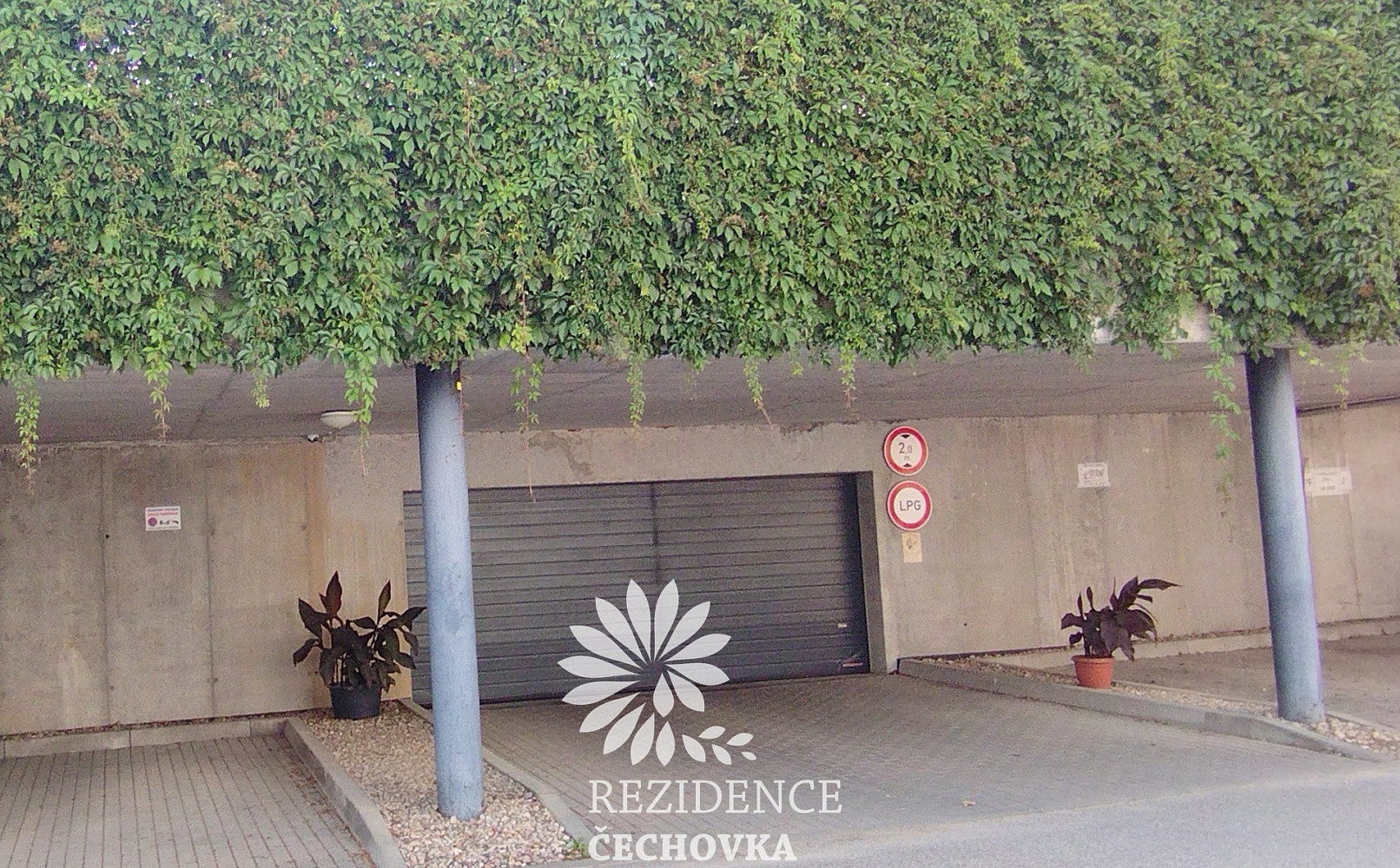 Prodej garážového parkovacího stání 13 m2