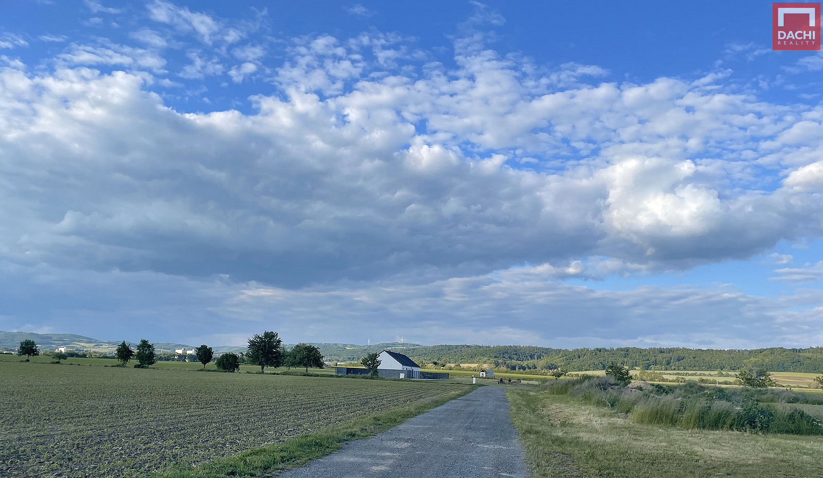 Prodej stavebního pozemku 1 607 m² – fotografie 3