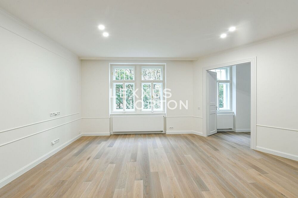 Pronájem bytu 4+kk 118 m² — photo 2
