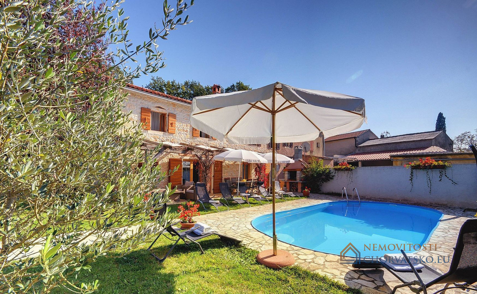 Prodej domu 190 m² s pozemkem 500 m² - Widok 2