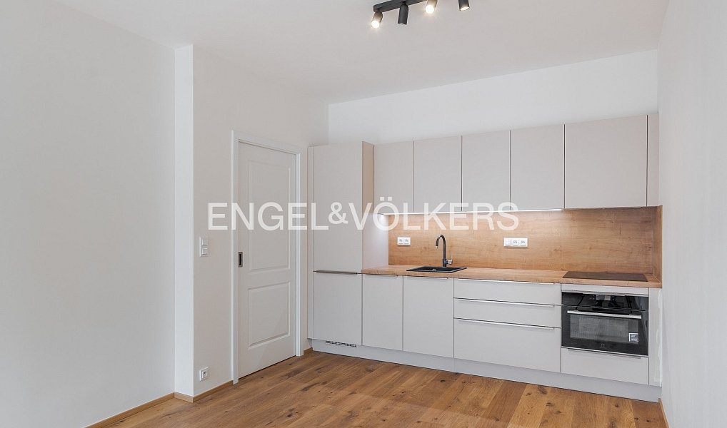 Pronájem bytu 2+kk 51 m², Praha – náhled fotky 2