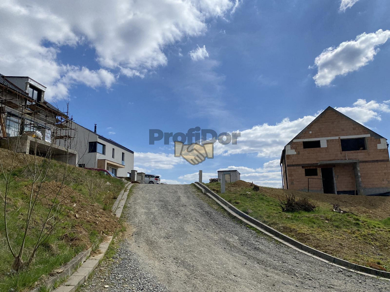Prodej stavebního pozemku 916 m² — photo 2