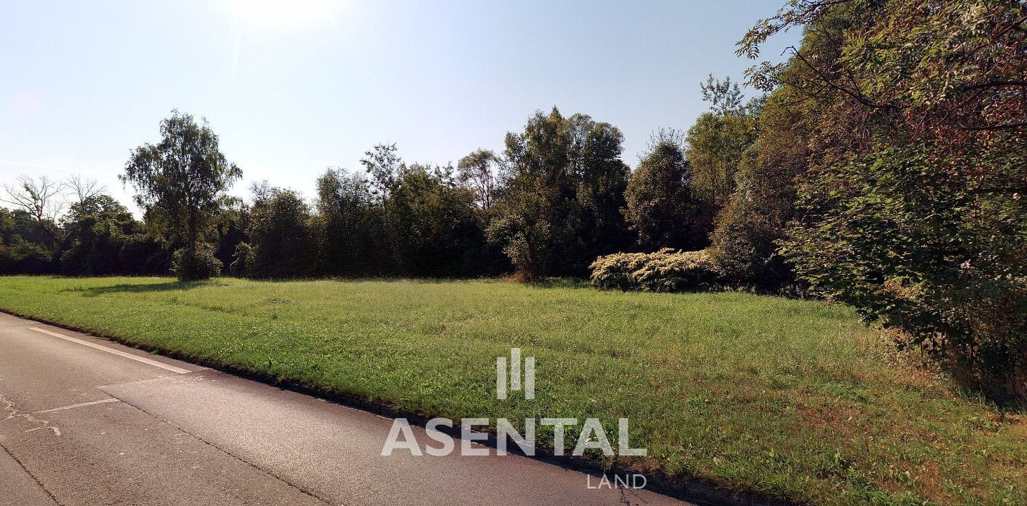 Prodej komerčního pozemku 9 055 m²