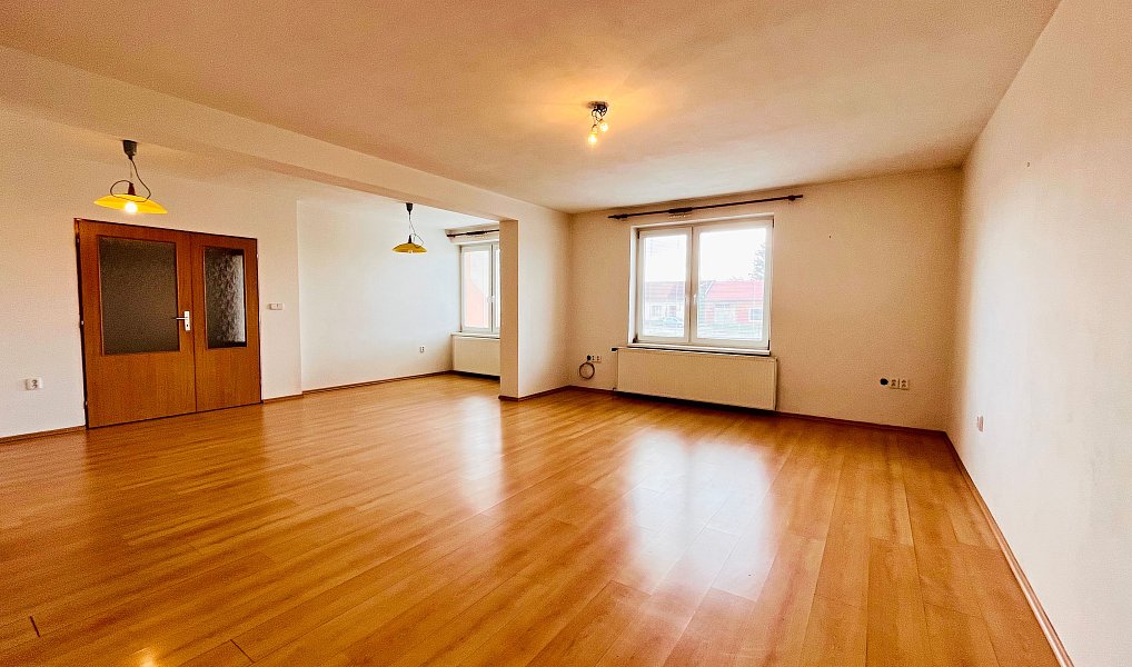Prodej domu 260 m² s pozemkem 2 162 m², Kunovice – náhled fotky 5