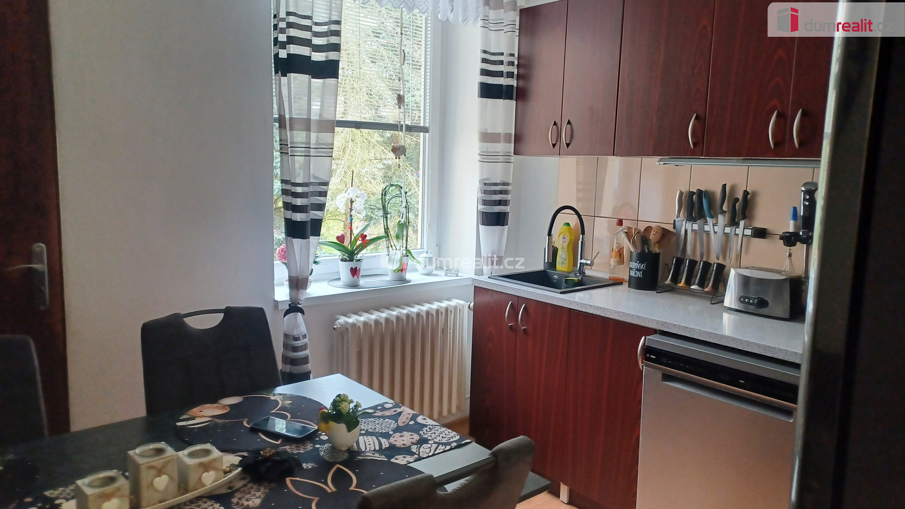 Prodej nájemního domu, činžáku 265 m² – fotografie 2