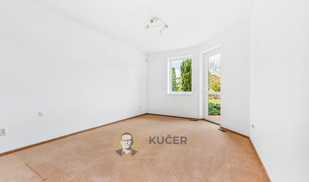 Prodej domu 488 m² s pozemkem 1 376 m², Jesenice – náhled fotky 25