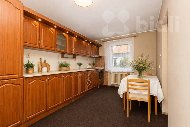 Prodej domu 140 m² s pozemkem 1 129 m² – fotografie 2