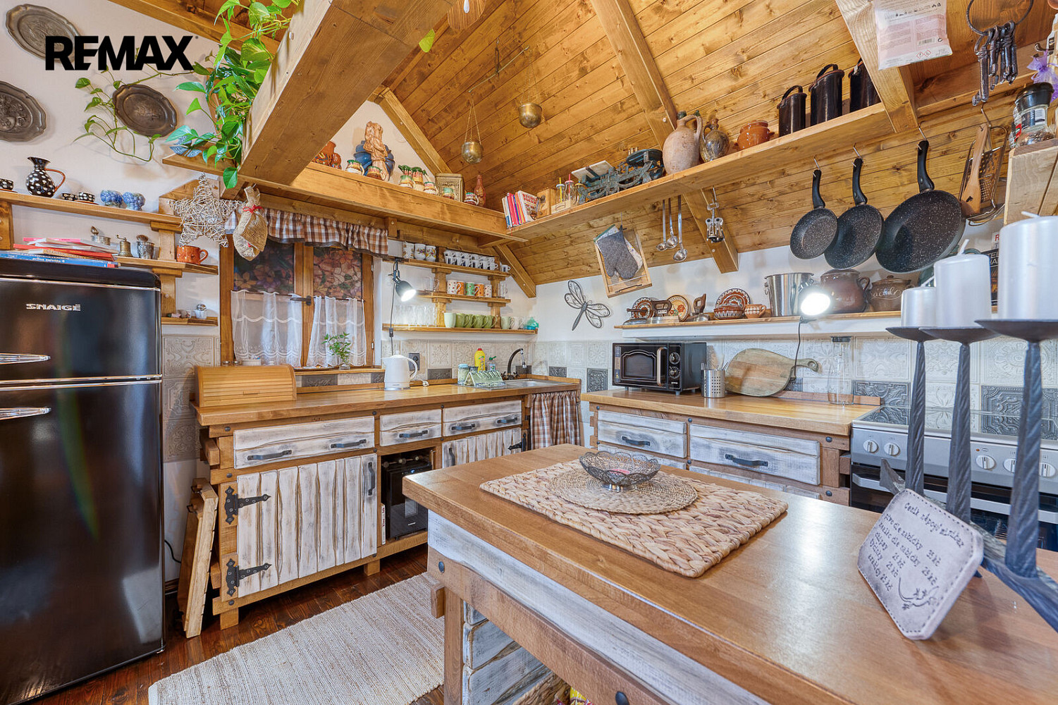 Prodej komerčního objektu (jiného typu) 200 m² — photo 3