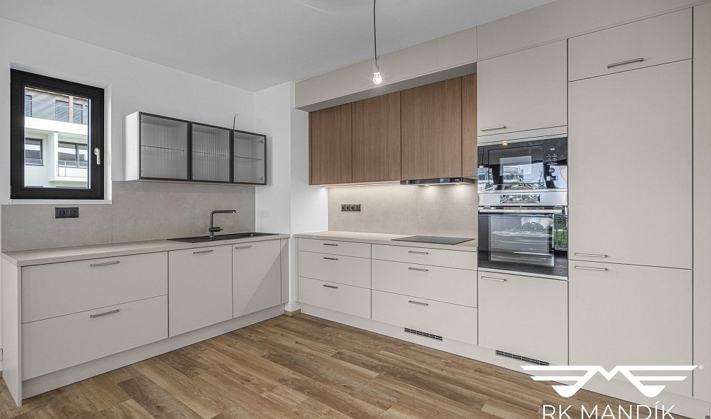 Pronájem bytu 3+kk 86 m², Praha – náhled fotky 2