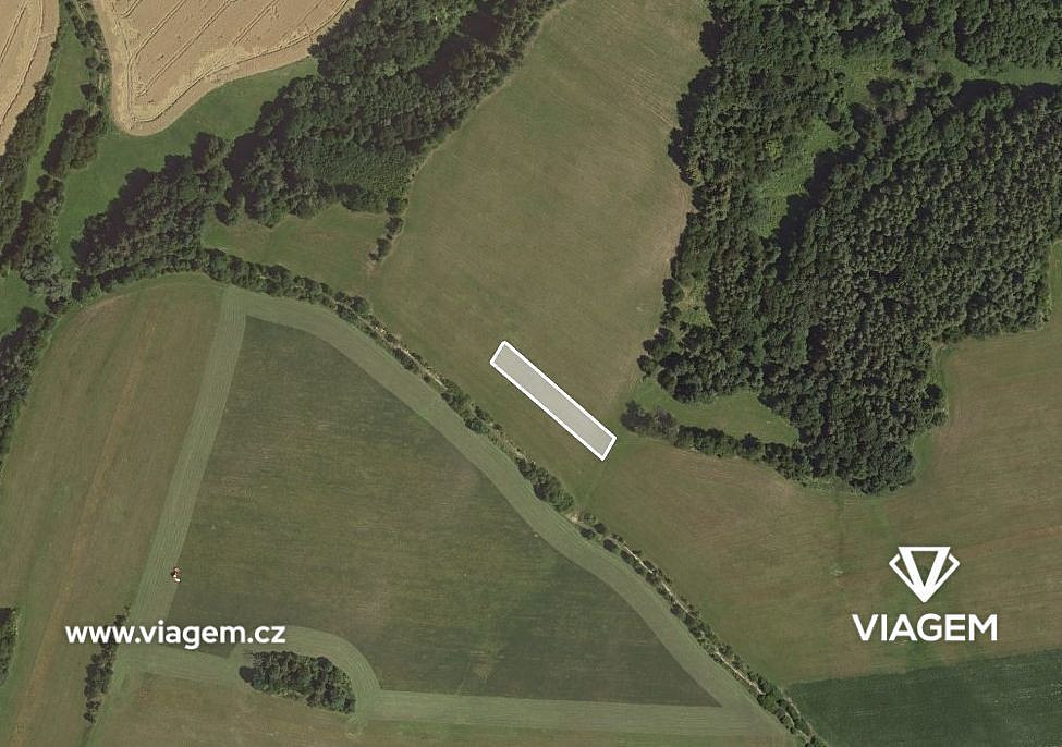 Prodej pole 1 900 m²