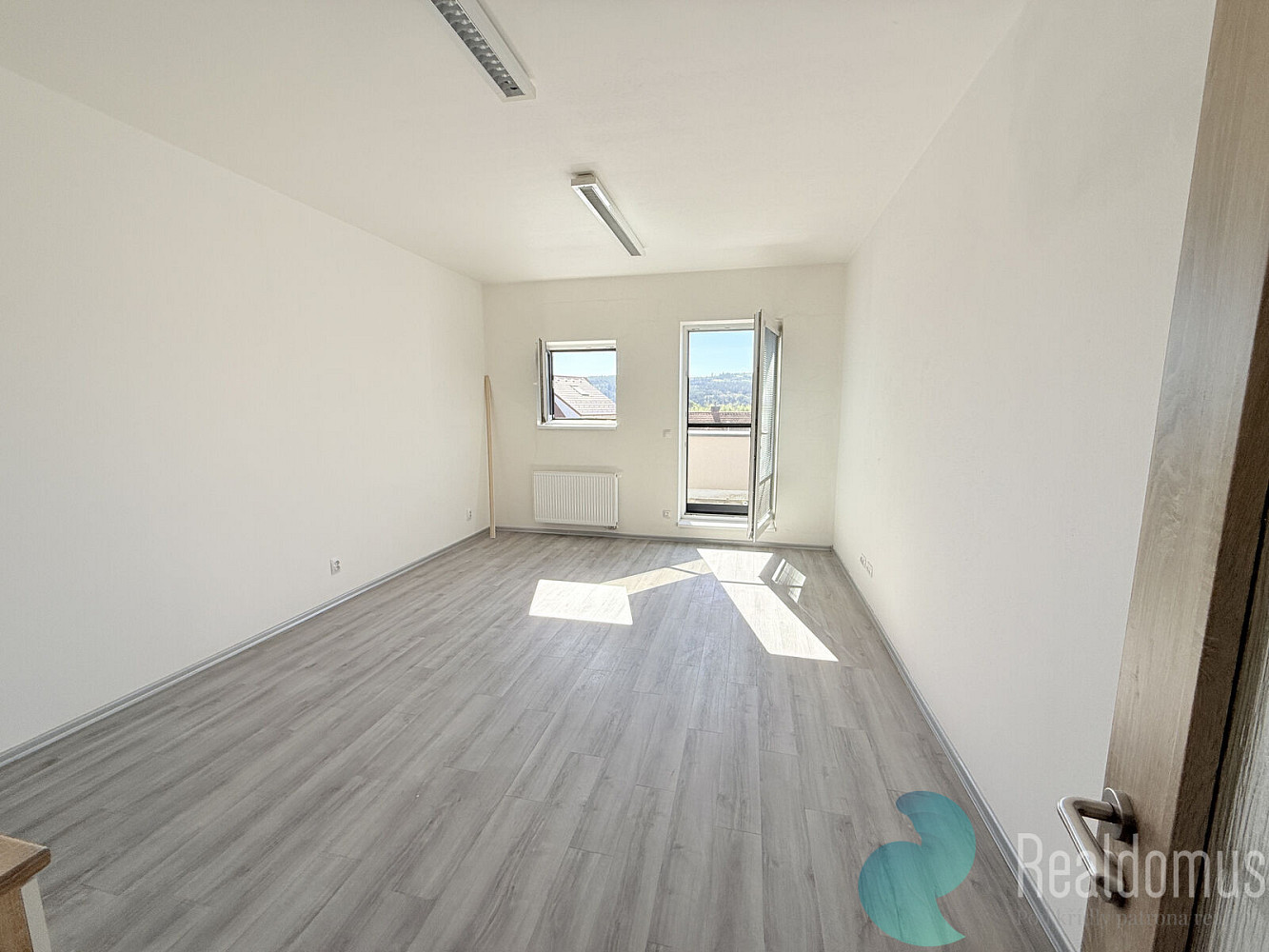 Pronájem kanceláře 35 m² – fotografie 2