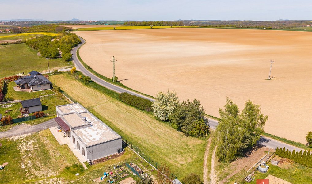 Prodej stavebního pozemku 2 357 m², Střemy – náhled fotky 9
