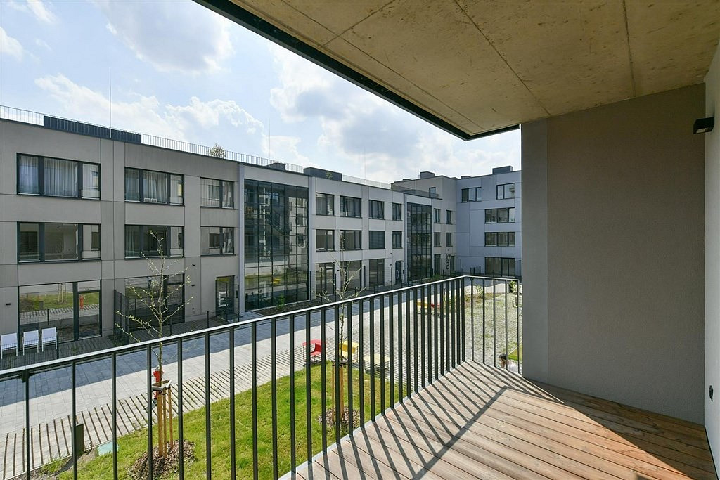 Pronájem bytu 2+kk 66 m² – pohled 3