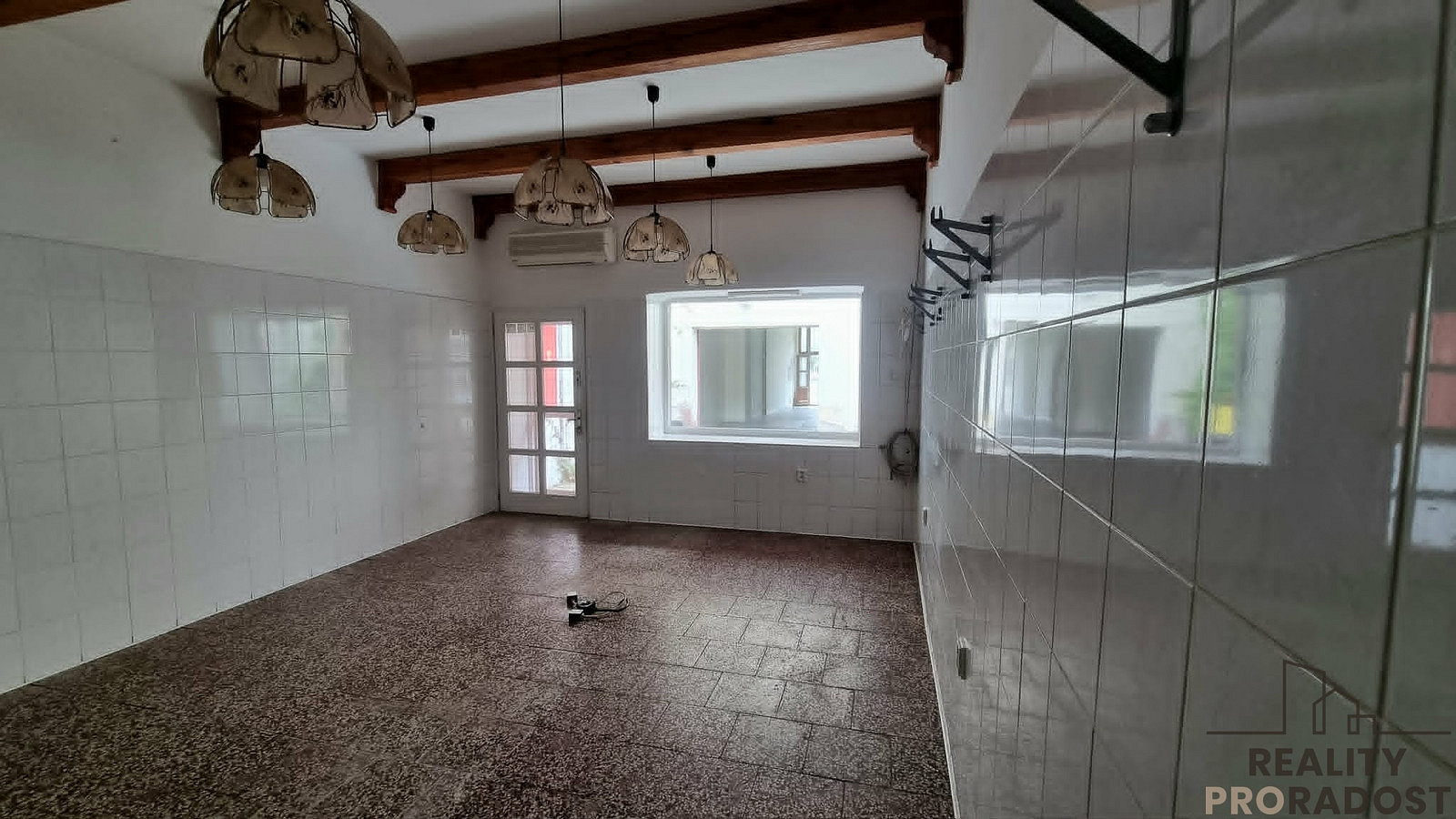 Pronájem obchodních prostor 70 m² – fotografie 3