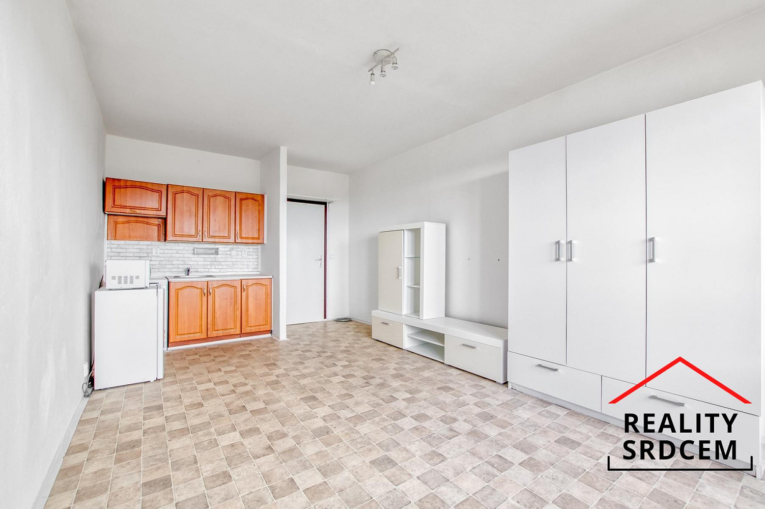 Pronájem bytu 1+kk 27 m² – fotografie 2