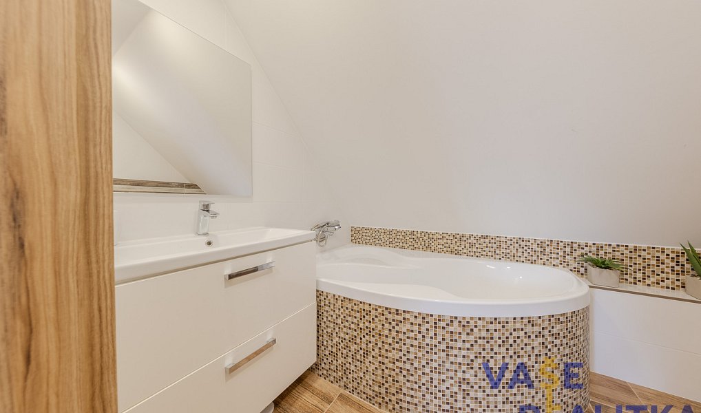 Prodej domu 200 m² s pozemkem 525 m², Jeseník nad Odrou – náhled fotky 14