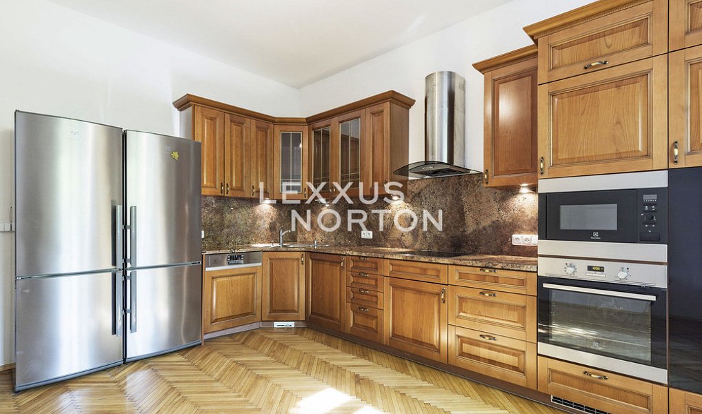 Pronájem domu 413 m² s pozemkem 688 m², Praha – náhled fotky 2