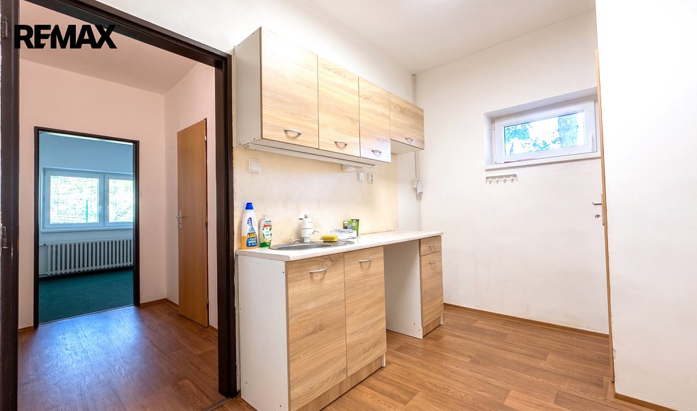 Pronájem kanceláře 70 m², Kamenice – náhled fotky 17
