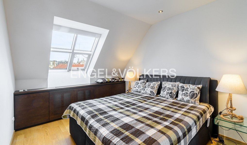 Pronájem bytu 4+kk 140 m², Praha – náhled fotky 4