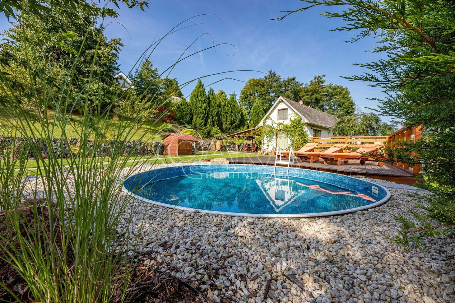 Prodej stavebního pozemku 2 043 m² – fotografie 3
