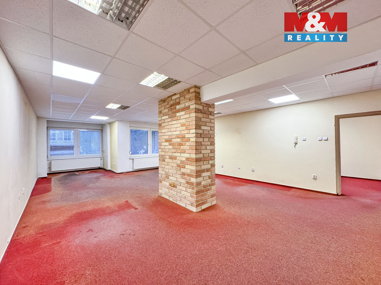 Pronájem kanceláře 260 m² — photo 2