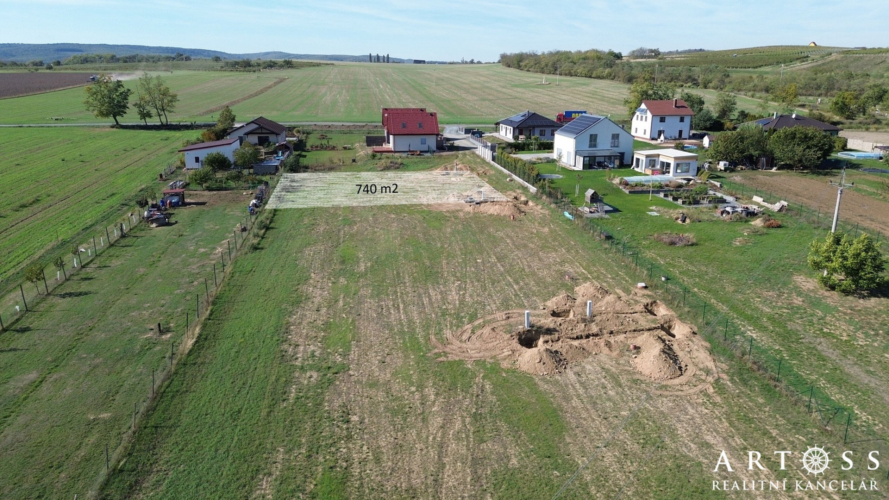 Prodej stavebního pozemku 740 m² – fotografie 2
