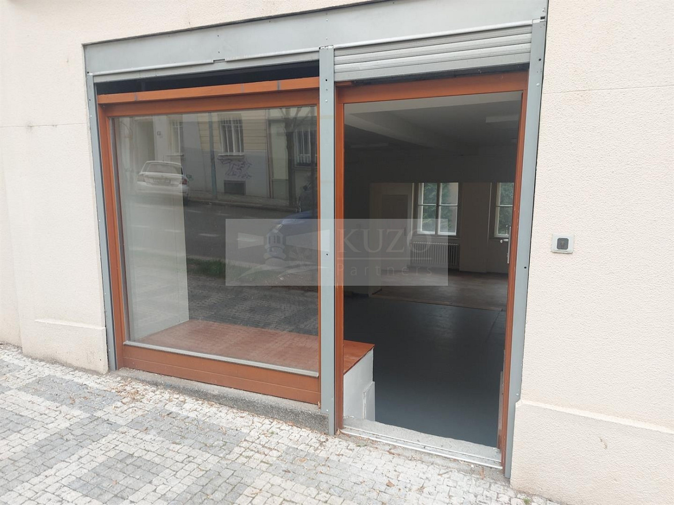 Pronájem obchodních prostor 182 m²