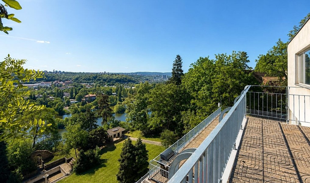 Pronájem domu 1 200 m² s pozemkem 3 532 m², Praha – náhled fotky 43