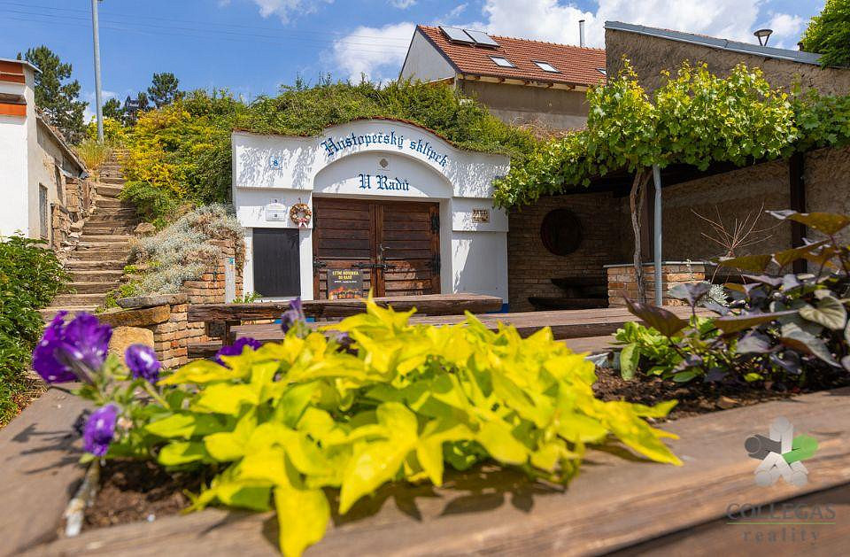 Prodej komerčního objektu (jiného typu) 421 m²