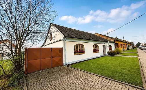Prodej rodinného domu 250 m2, Hevlín