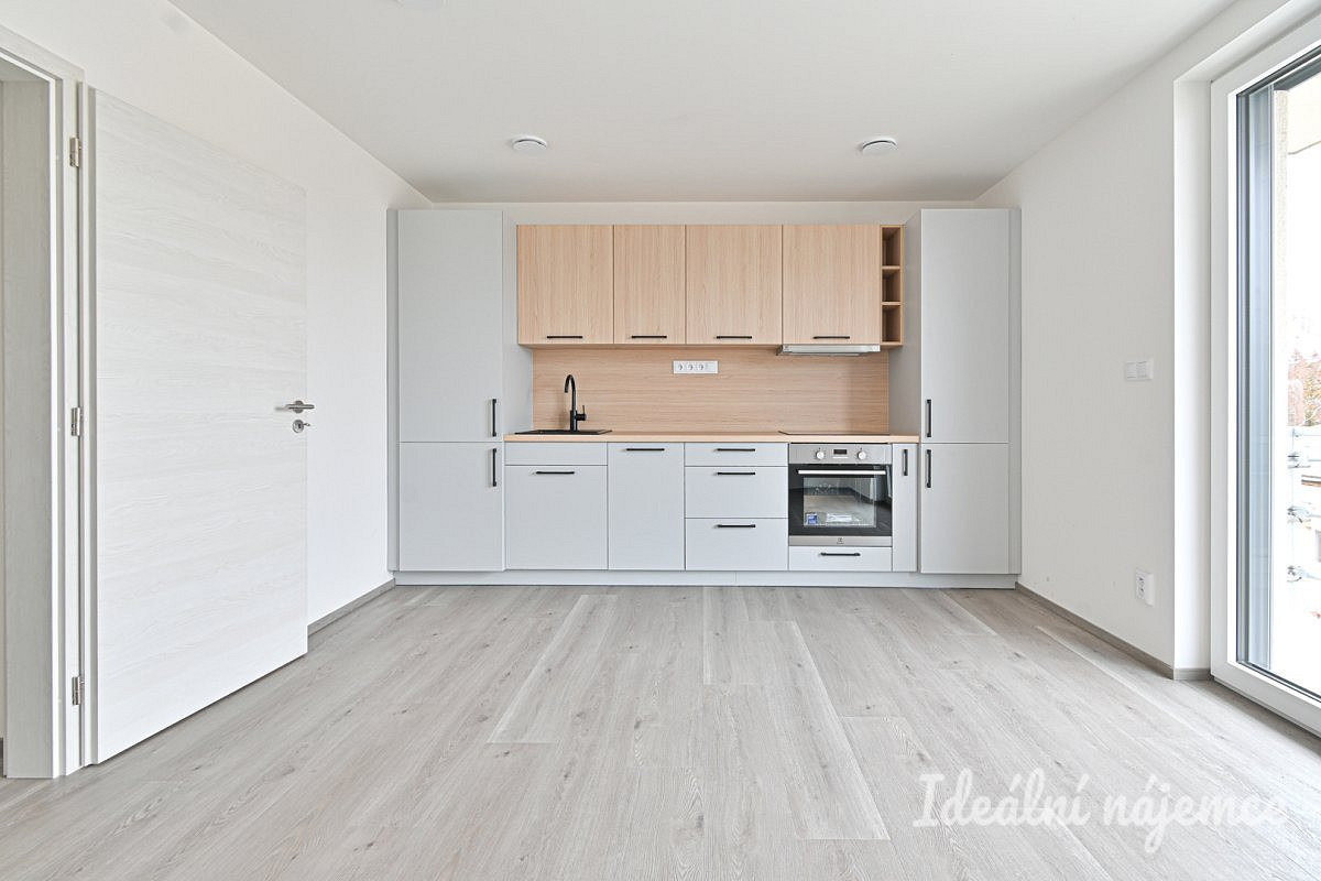 Pronájem bytu 2+kk 39 m² – fotografie 3