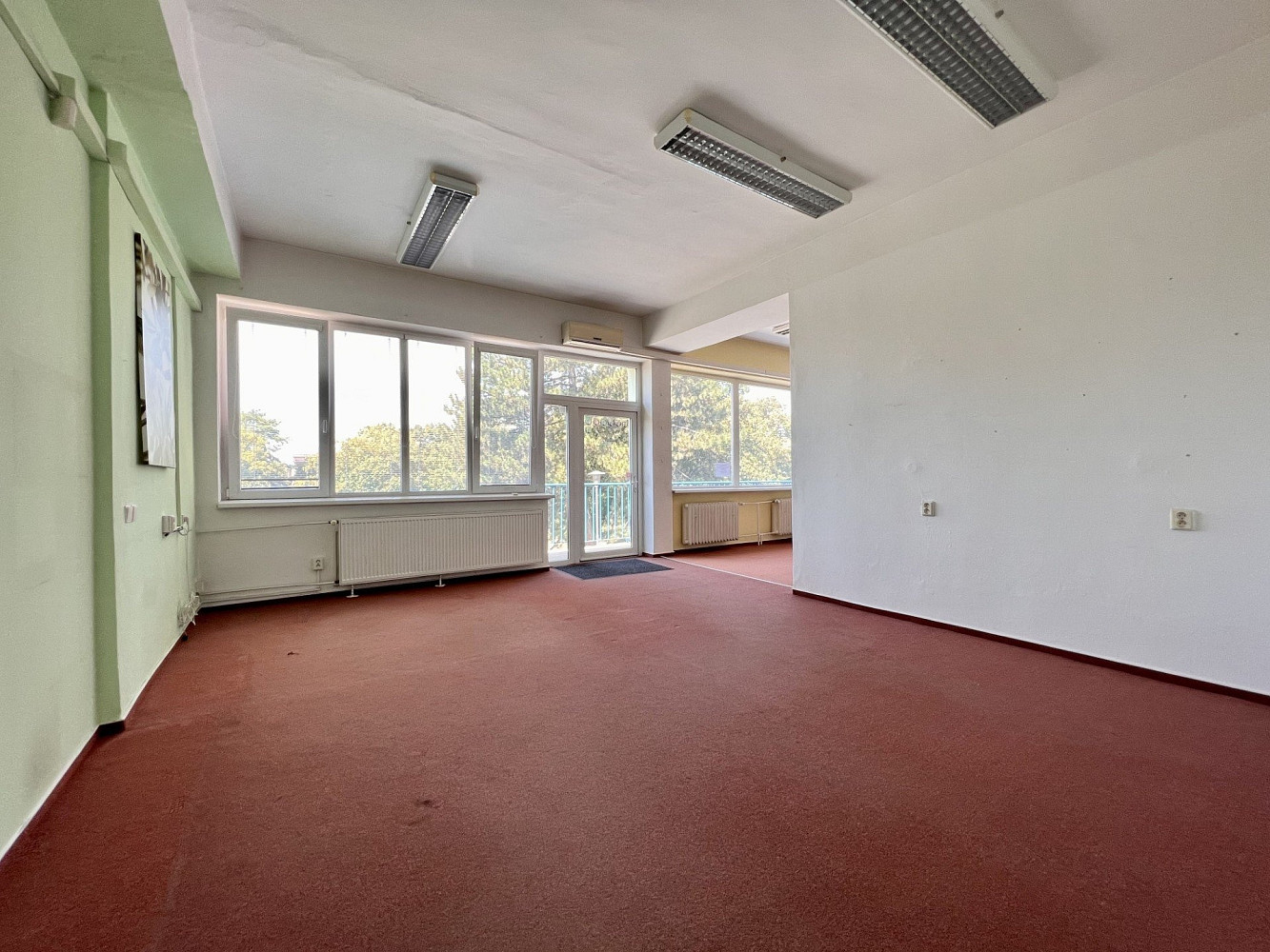 Pronájem kanceláře 250 m² – fotografie 2