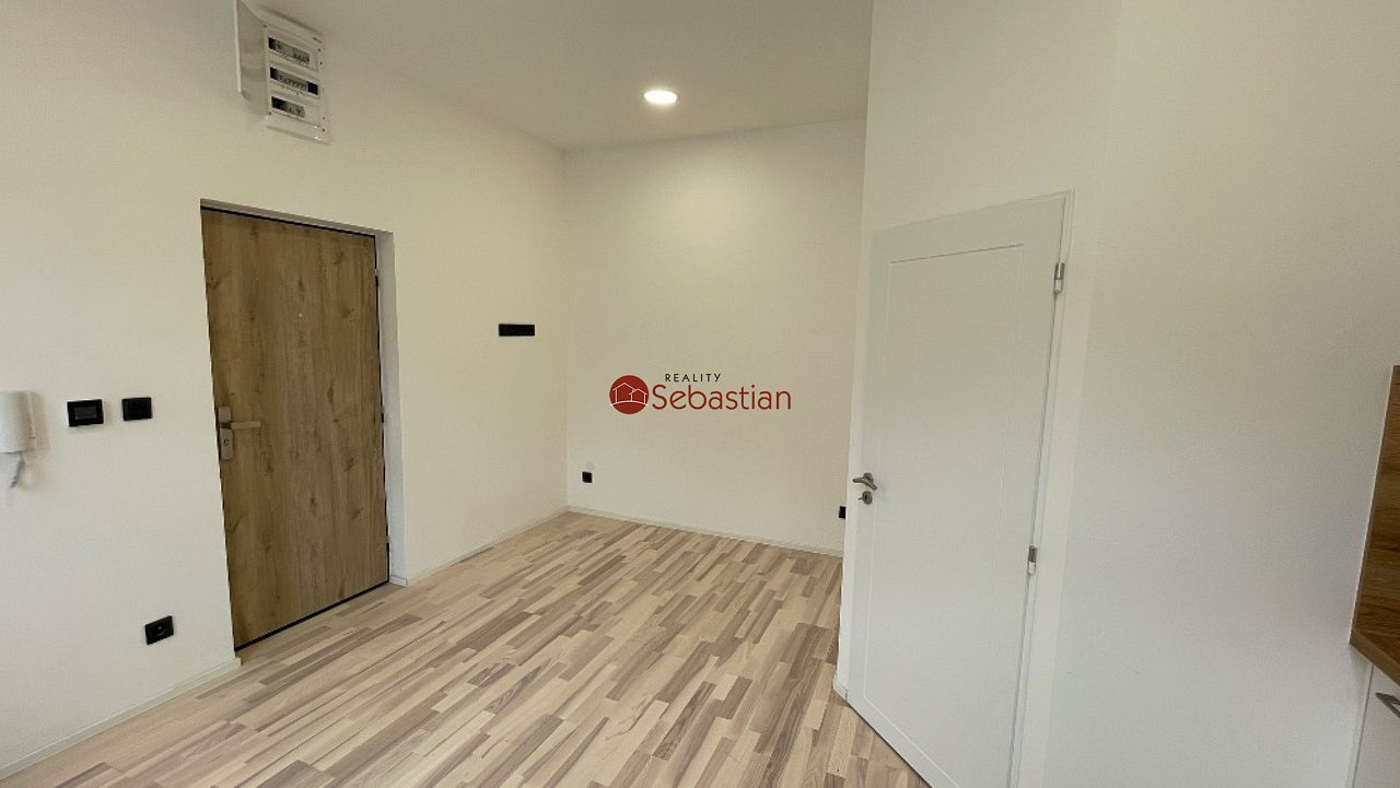 Pronájem bytu 1+kk 17 m² – fotografie 3