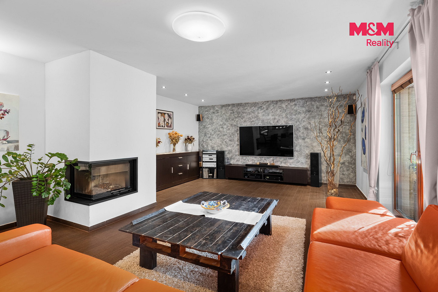Prodej domu 305 m² s pozemkem 912 m² – fotografie 2