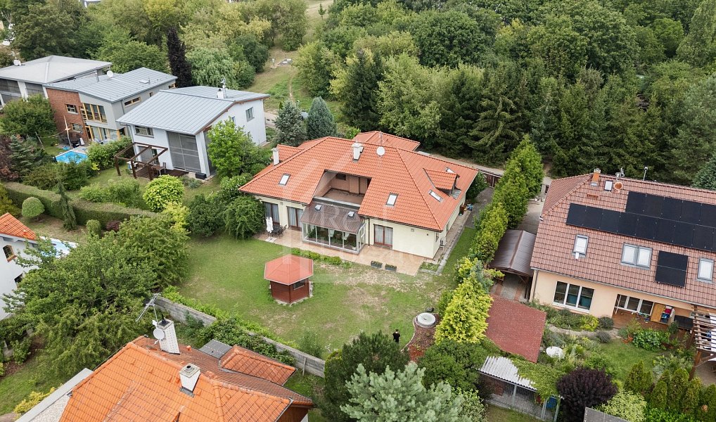 Pronájem domu 310 m² s pozemkem 814 m², Praha – náhled fotky 23