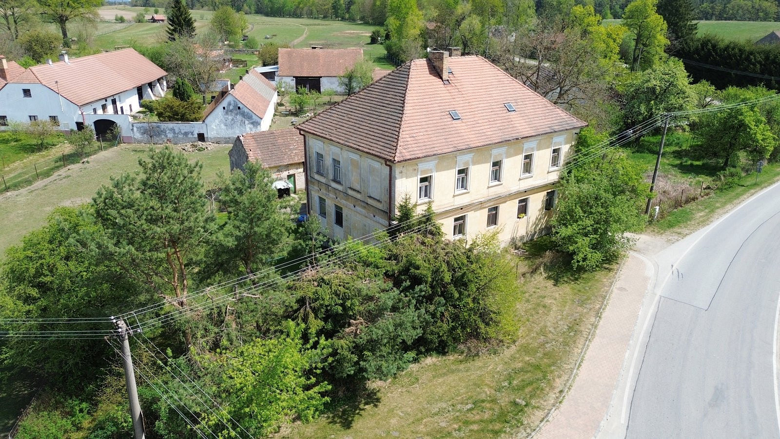 Prodej nájemního domu, činžáku 240 m²