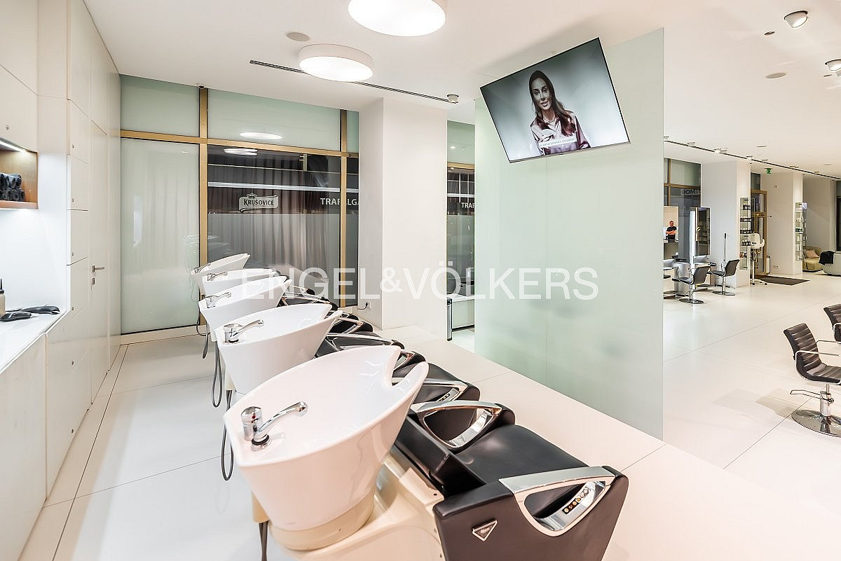 Pronájem obchodních prostor 923 m² – pohled 5