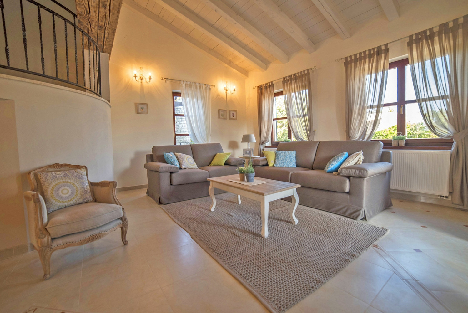 Prodej domu 220 m² s pozemkem 1 900 m²