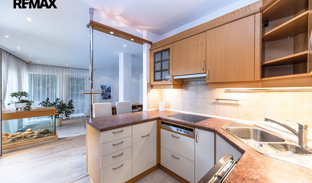 Pronájem domu 256 m² s pozemkem 222 m², Praha – náhled fotky 9