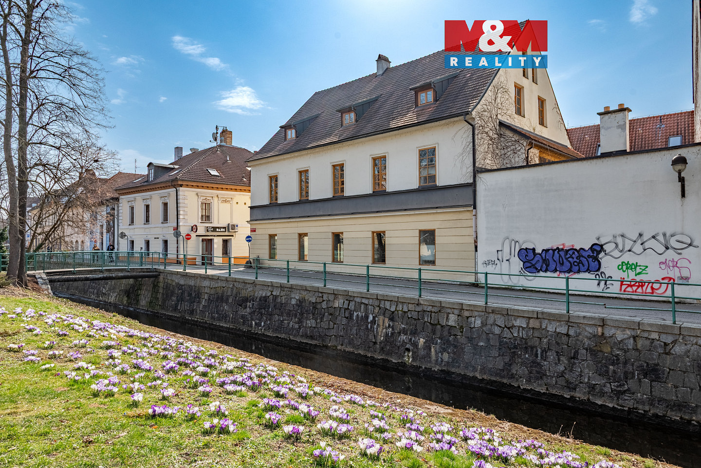 Pronájem obchodních prostor 142 m²