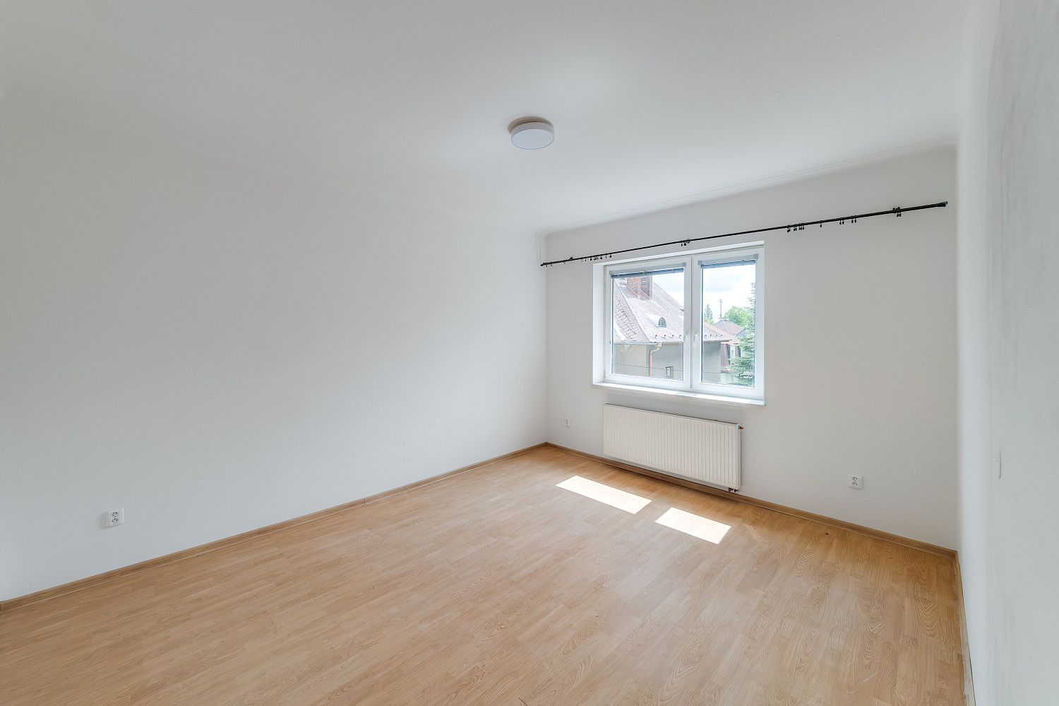 Pronájem bytu 3+kk 69 m² – pohled 2