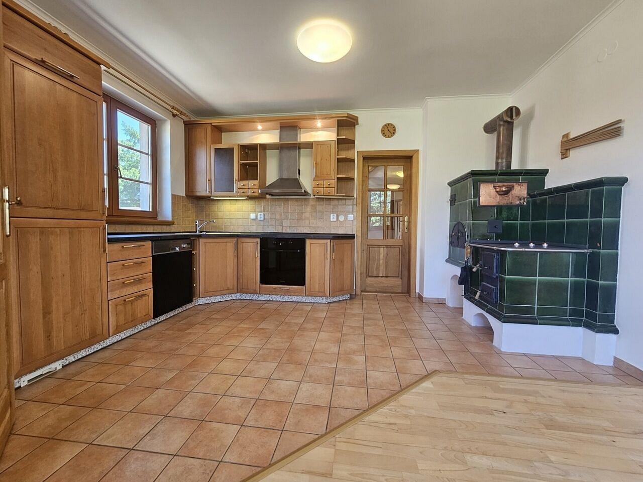 Prodej domu 252 m² s pozemkem 1 150 m² – fotografie 2
