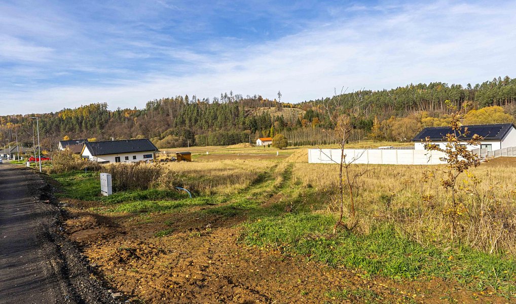 Prodej stavebního pozemku 931 m², Libež – fotka 1 z 5